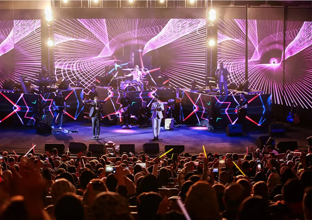 اقدام جنجالی در کنسرت ماکان‌ بند در این ویدئو قابل مشاهده است/ فیلم