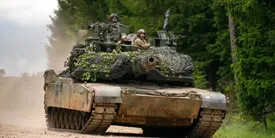 ورود خودروهای جنگی فرانسه به لبنان