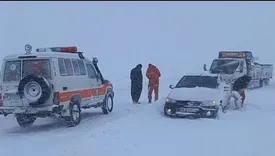 فیلم کولاک و برف در گردنه حیران/ تردد فقط با زنجیر چرخ