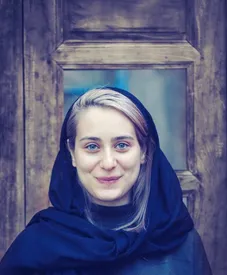 با گلنوش قهرمانی «عطیه» سریال ساهره آشنا شوید/ تصاویر خارج از سریال