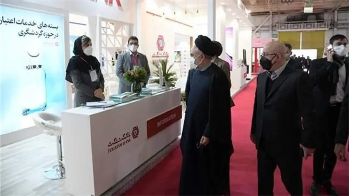 بازدید مدیرعامل موسسه اعتباری ملل از غرفه گروه مالی گردشگری