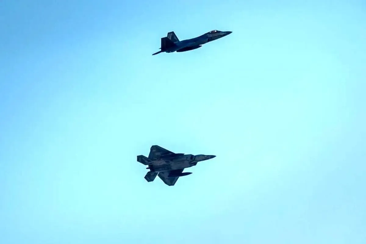 ورود اسکادران جنگنده‌های F22 آمریکابه پایگاه هوایی العدید در قطر