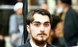 گریه شدید سید احمد خمینی در تشییع پدر بزرگ+عکس