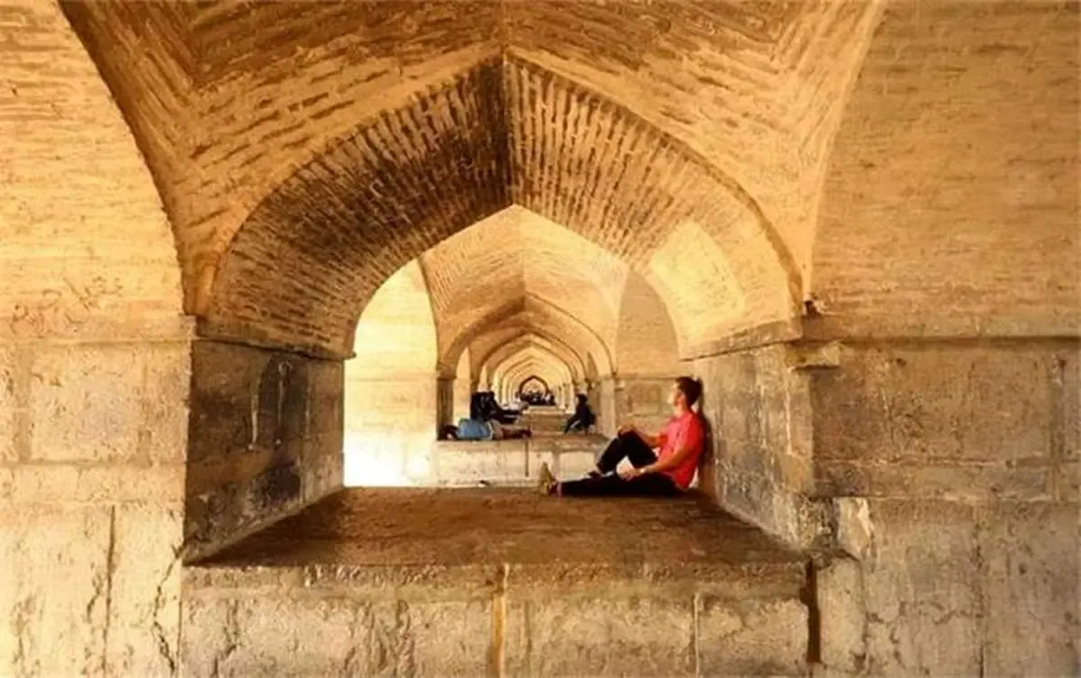 حکمی برای ممنوعیت آوازخوانی زیر پل خواجو وجود ندارد.