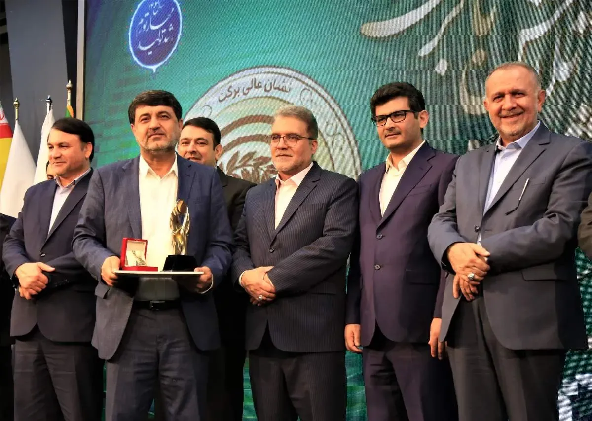 اعطای نشان عالی برکت به مدیرعامل بانک پارسیان/ تقدیر رئیس‌کل بانک مرکزی از حمایت‌های بانک پارسیان در رونق تولید و اشتغال‌زایی