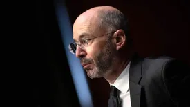 گمانه‌زنی درباره خیانت رابرت مالی قوت گرفت