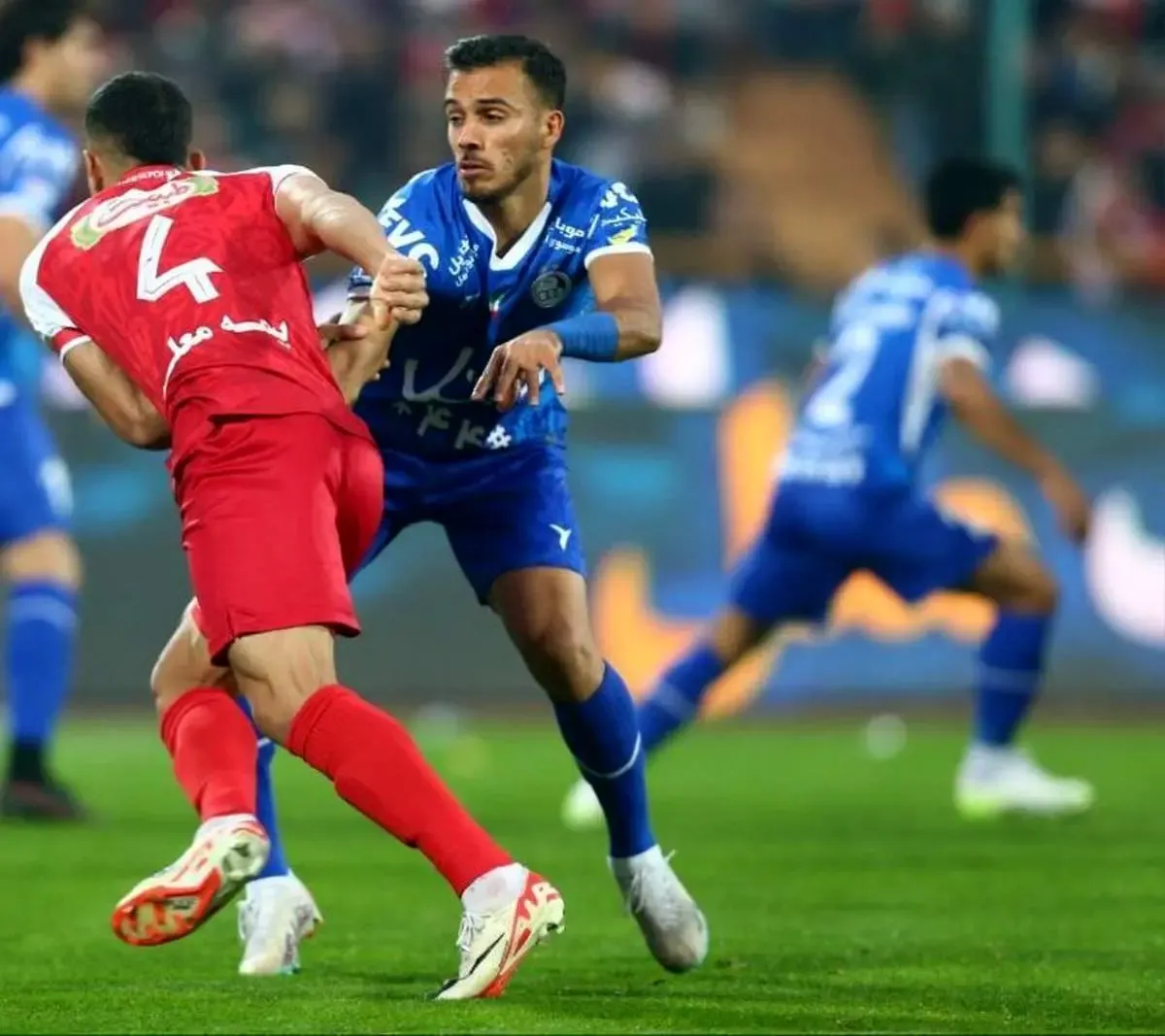 ستاره جدید پرسپولیس را کدام استقلالی مهار می‌کند؟