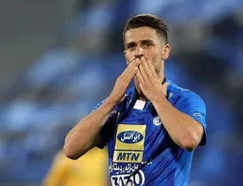 ببینید | تشویق بی‌وقفه وریا غفوری در اختتامیه کلاس مربی‌گری