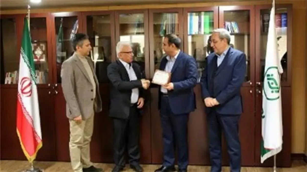 پرداخت خسارت ۱۳۰۰ میلیارد ریالی بیمه البرز به فرش ماندگار پارس کاشان