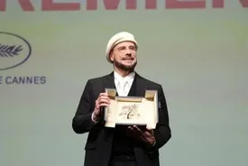 غافلگیری اشکبار جان تراولتا در کن