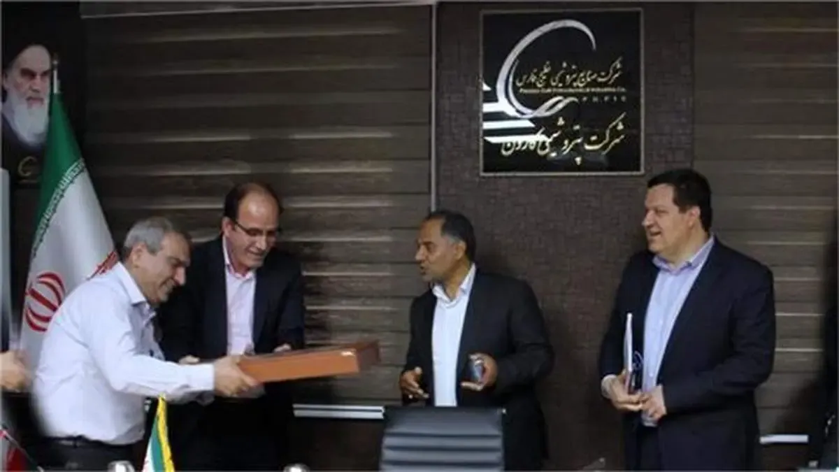 عرضه محصولات پتروشیمی کارون به صنایع پایین دستی بیش از 1600 درصد افزایش یافته/ کمک به اشتغال‌آفرینی زنان ‏سرپرست خانوار با محصولات کارون