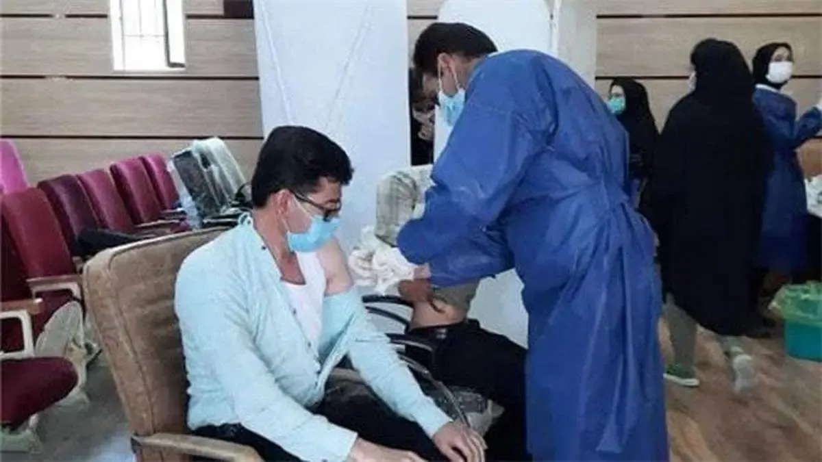 واکسیناسیون پزشکان، کارکنان اورژانس و کادر سلامت گل‌گهر علیه کرونا