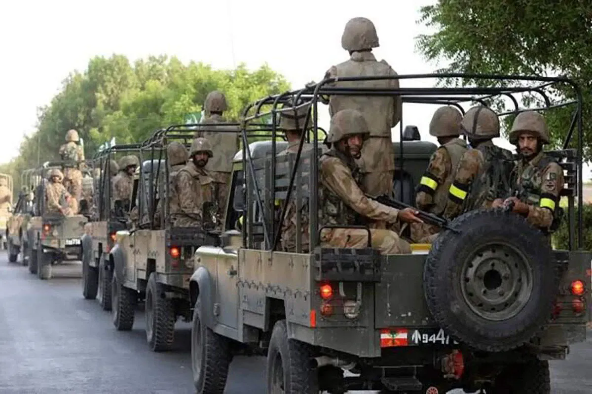 انفجار بمب در پاکستان/ چند نظامی کشته شدند ؟