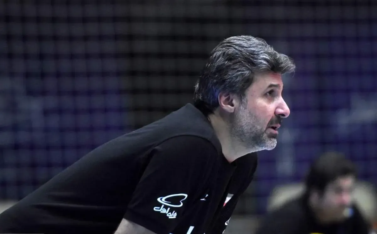 مربی تیم ملی والیبال از سمت خود کناره گیری کرد