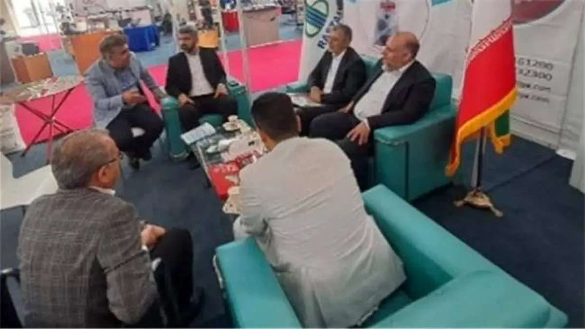 دیدار بی واسطه مدیرعامل پتروشیمی اروند با مشتریان در نمایشگاه تخصصی مواد، تجهیزات و صنایع شیمیایی و آزمایشگاهی