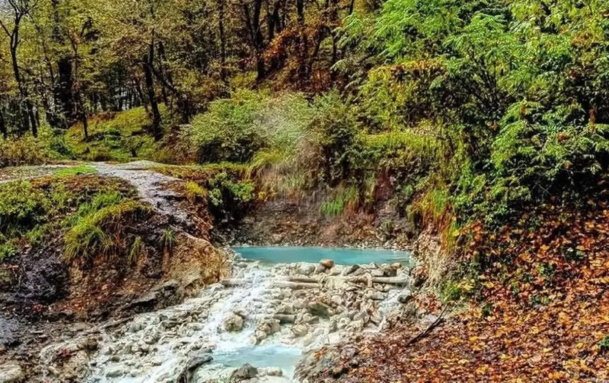 یک پیشنهاد عالی برای سفر پاییزی/ چشمه آبگرم بلیران