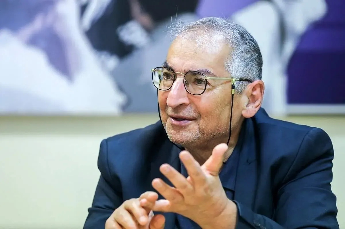 زیباکلام: امیدوارم بمیرم و نبینم که زیباکلام کنار ترامپ و نتانیاهو قرار گرفته