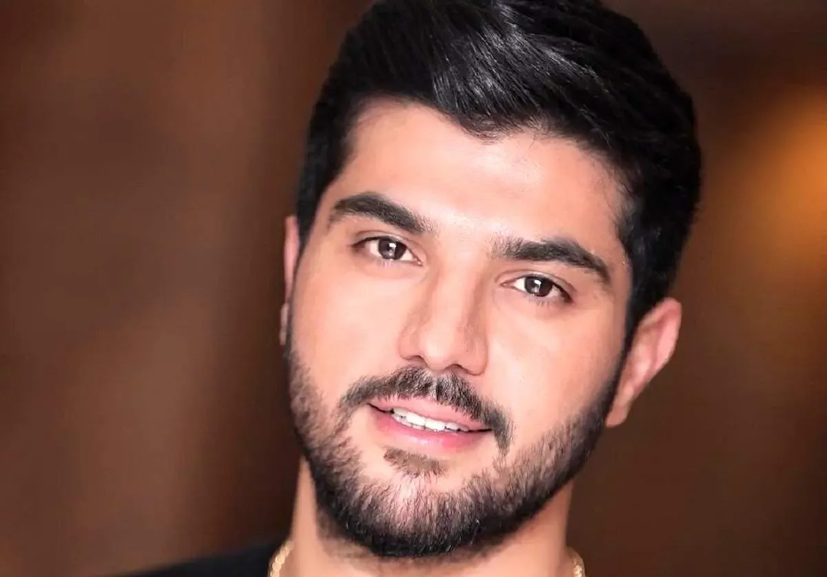 رقابت لوکس سینا مهراد و خواهرش در مراسم بزرگ/ لباس‌هایی که همه را مات کرد!