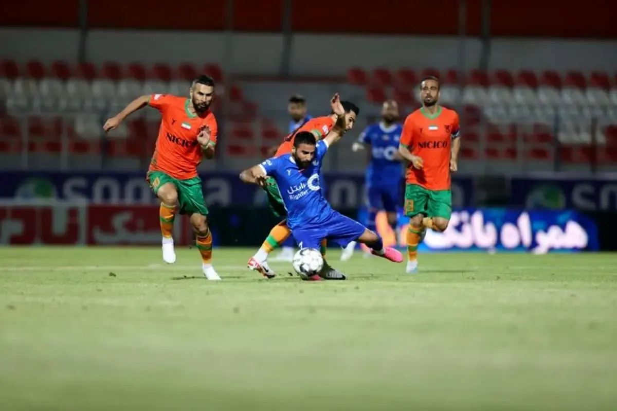 گلر استقلال امشب پنالتی می زند