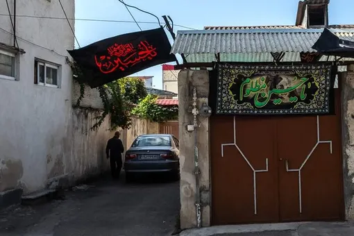 «هرخانه، یک حسینیه، یک پرچم»/عکس:سید جواد میرحسینی