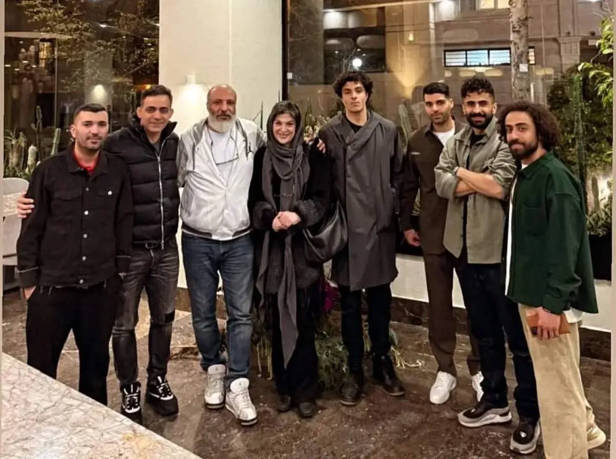 عکس یادگاری امیر جعفری و ریما رامین‌فر با استقلالی‌ها