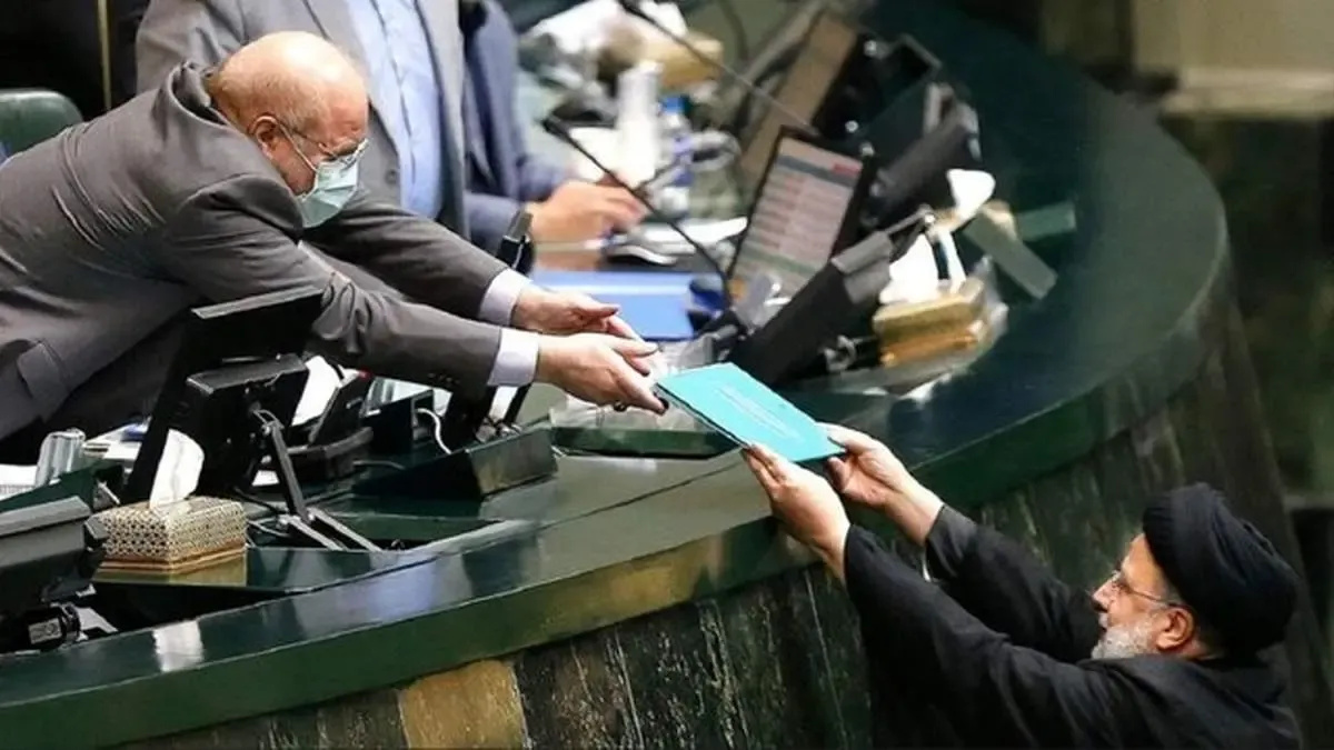 رئیسی برای ارائه لایحه برنامه هفتم توسعه به مجلس رفت