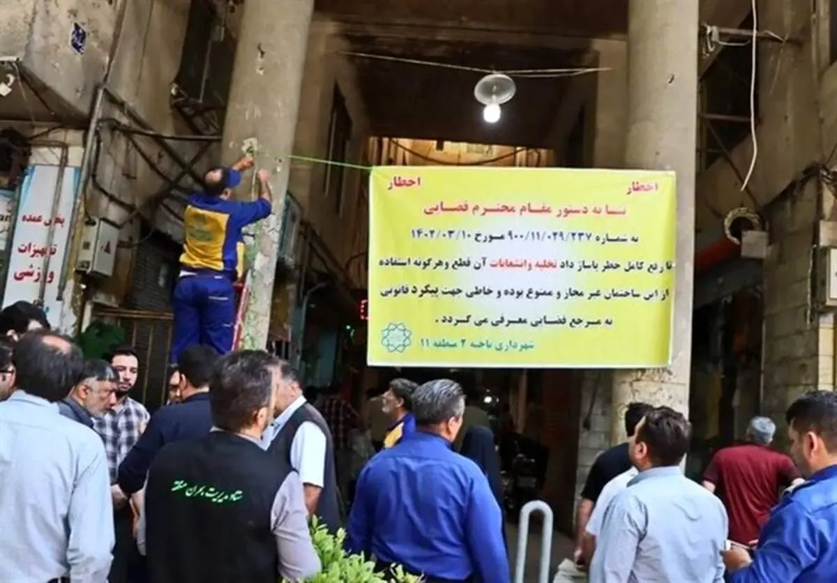 معروف‌ترین پاساژ خیابان ولی‌عصر پلمپ شد| اخطارهای مکرر اثر نداشت