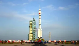 موشک ۶۰ متری آماده پرتاب شد!