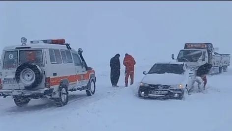 فیلم کولاک و برف در گردنه حیران/ تردد فقط با زنجیر چرخ