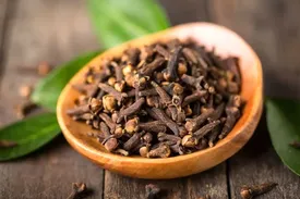 فواید درمانی شگفت انگیز میخک