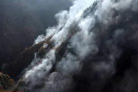 ببینید/ هواپیمای ترکیه‌ای بر فراز جنگل‌های الیت