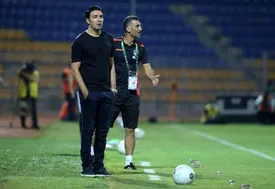 ببینید | واکنش عجیب نکونام به حضور هاشمی نسب روی نیمکت آبی‌پوشان