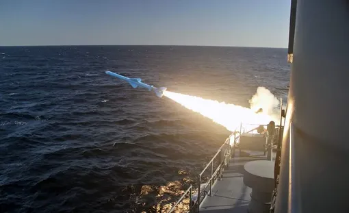 شلیک موشک های کروز «قادر» و «قدیر» در رزمایش ولایت۹۷