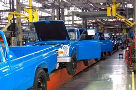 نیسان آبی همچنان می‌ماند