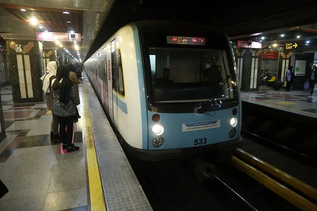 اتفاق وحشتناک در مترو انقلاب تهران/ اختلال در این خط مترو