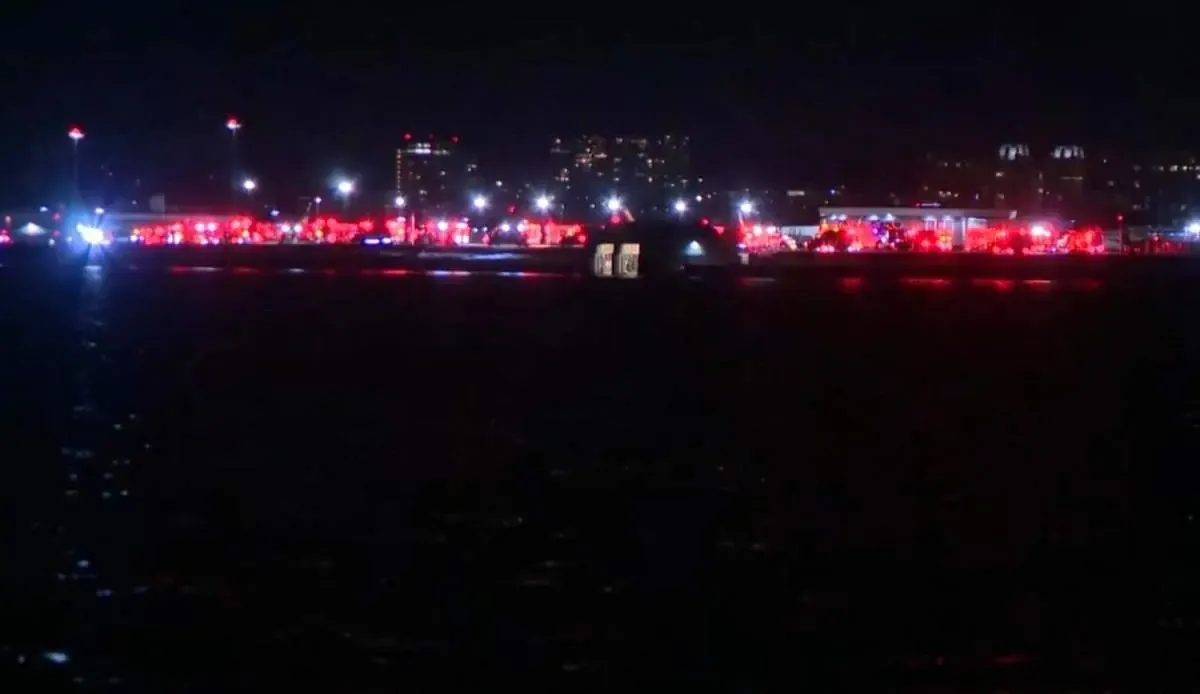 غواصان آمریکایی: مسافران هواپیمای سقوط کرده هنوز در صندلی های خود زیر آب بسته شده اند