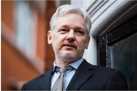 موسس ویکی لیکس حق ورود به آمریکا را ندارد