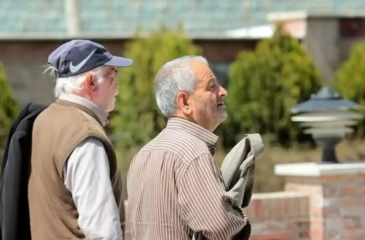 این بازنشستگان منتظر افزایش حقوق باشند