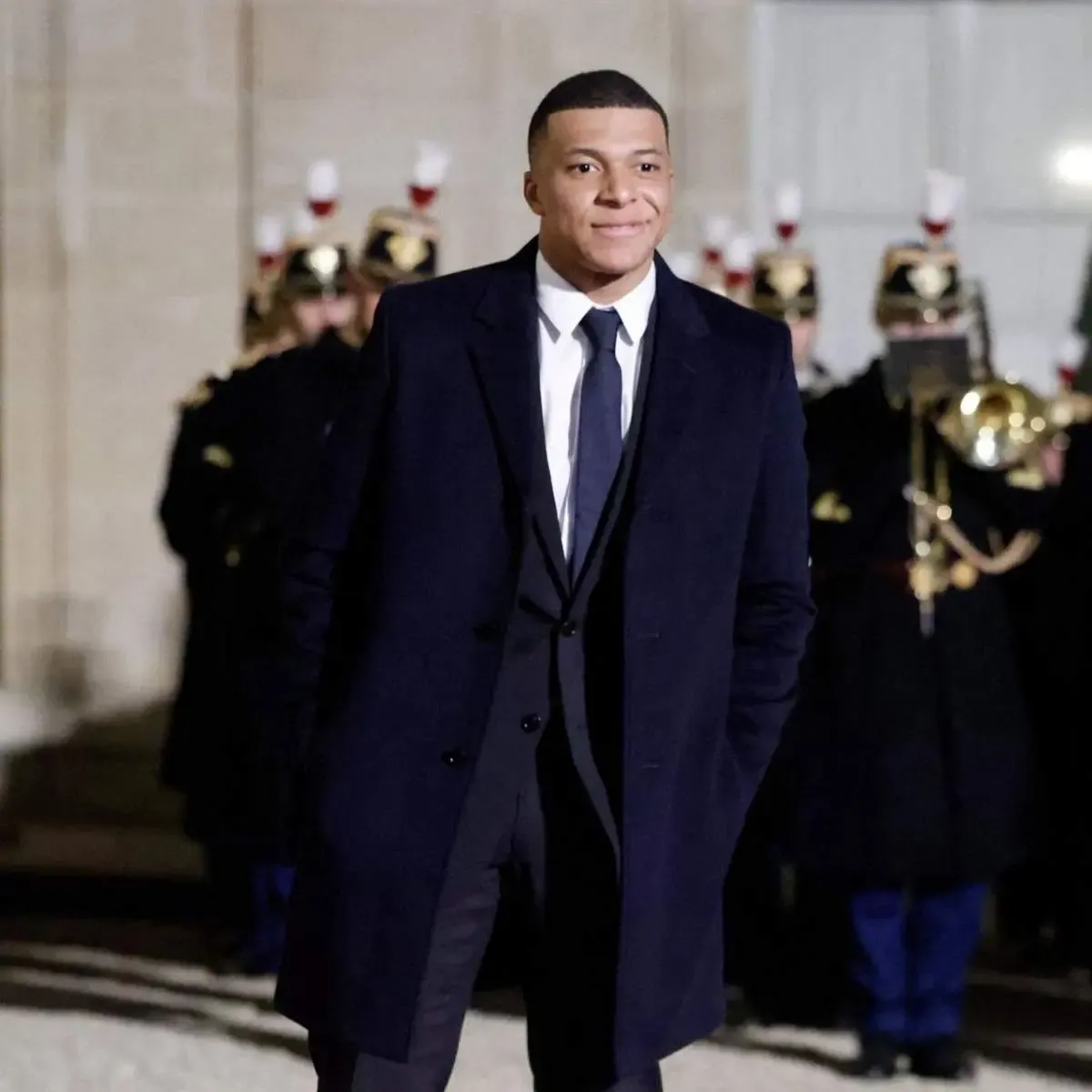 قرار شام امباپه با امانوئل ماکرون، ناصر الخلیفی و امیر قطر