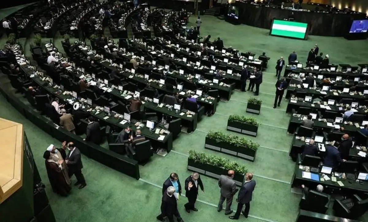 روزنامه اصولگرا خطاب به مجلسی ها: در آستانه انتخابات به دولت حمله نکنید