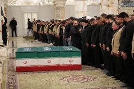لحظه ورود پیکر رهبر شهید به حرم امام حسین در کربلا