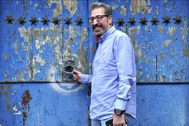 قاسم افشار:  خوانندگان خارج نشین که نوستالژی هستند، بیشتر می‌فروشند/ من کنار نرفتم، من را کنار گذاشتند