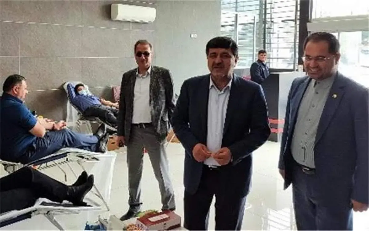 کارکنان بانک پارسیان با اهدای خون، جلو ه هایی از نوع‌دوستی را به نمایش گذاشتند