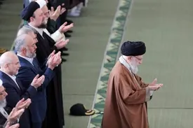 عکسی متفاوت از پزشکیان و قالیباف در نماز عید فطر به امامت رهبری