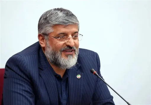 ببینید | پاسخ‌های عجیب پولادگر درباره استعفای وزیر ورزش