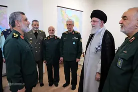 اعطای نشان فتح به سردار حاجی زاده در پی عملیات وعده صادق2/عکس