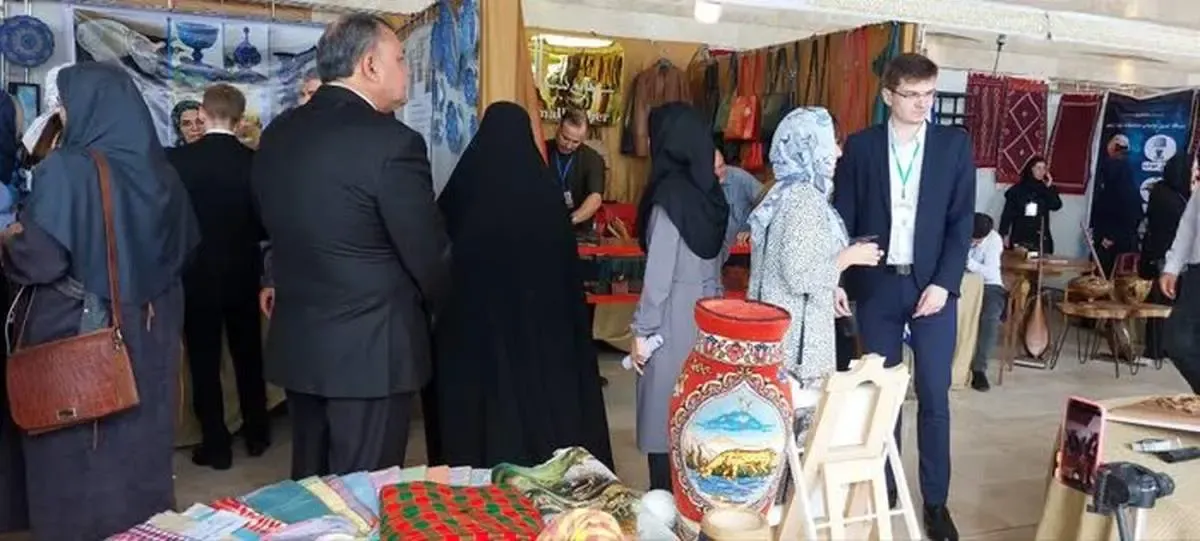 چشمان خیره گردشگران خارجی به ذوق هنری مازندرانی‌ها