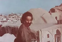 عکس کمیاب از سهراب سپهری بر بام بازار کاشان