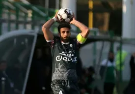 برخورد سخت قریشی با نونز/ مدافع ذوب‌آهن به بیمارستان فرستاده شد