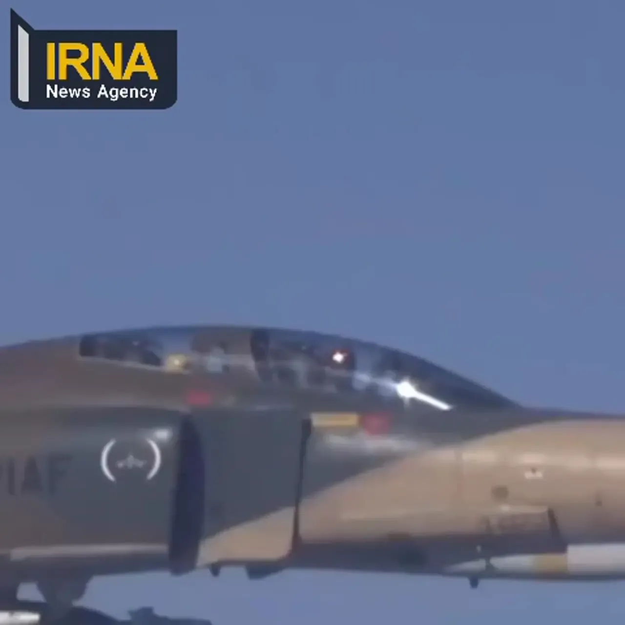 مکالمه جالب پزشکیان با خلبانان جنگنده‌هایی که او را اسکورت کردند/ فیلم